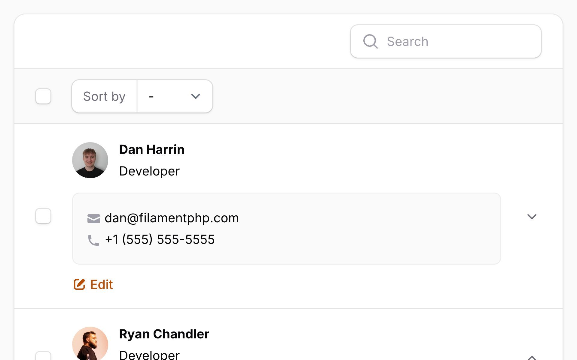Table with responsive layout on mobile